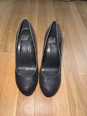 Delicious Black Glitter Round-Toe Heels